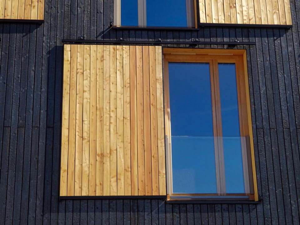 Detailfoto eines Holzfensters