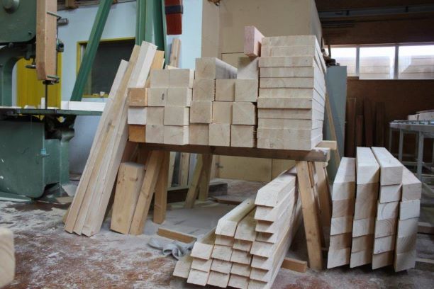 Eigener Zuschnitt & Abbund von Holz bei Holzbau Hasl